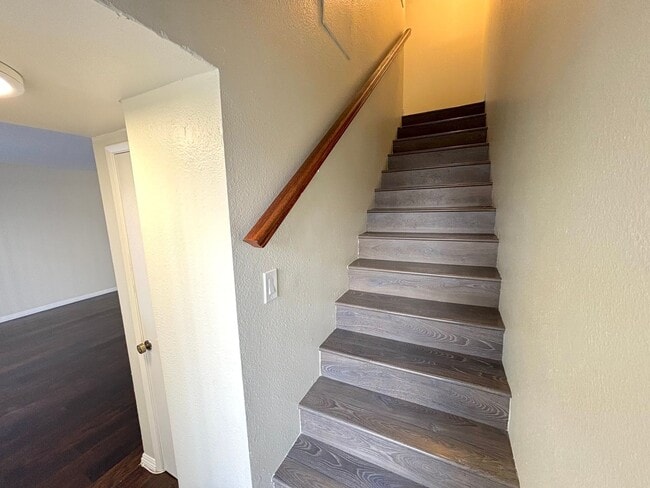 Building Photo - Turnkey 3 bedroom, 2.5 bathroom condo avai...