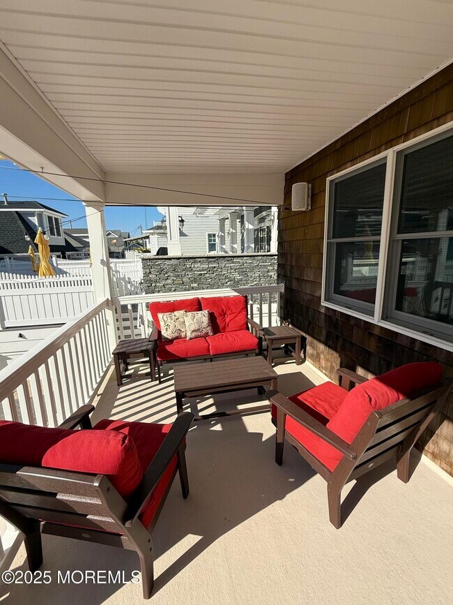 Building Photo - 275 Beach Front