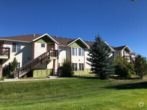 Building Photo - 3 Bedroom, 2 Bath Upstairs Corner Unit