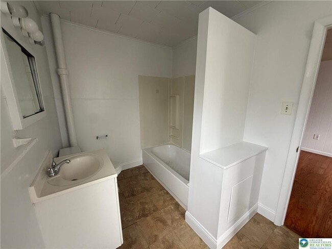 Building Photo - 27 W Allen St