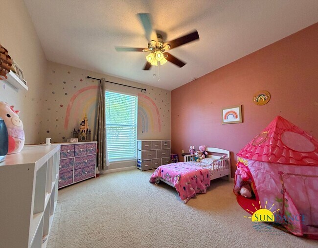 Building Photo - Stunning 5 Bedroom Home in Mary Esther with Beach Access, Pool and Solar Panels!