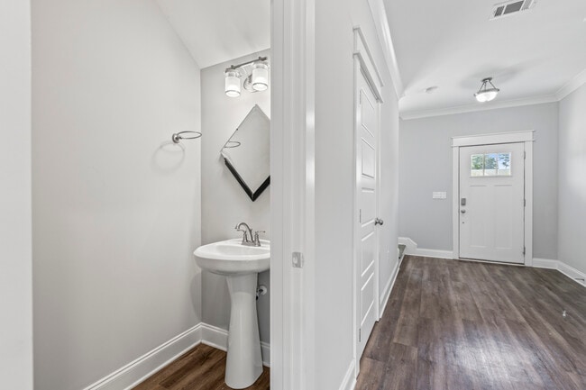 Building Photo - 1428 Gatewood Pl