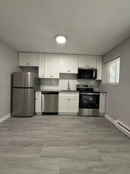 Building Photo - 565 Hyde Park Ave