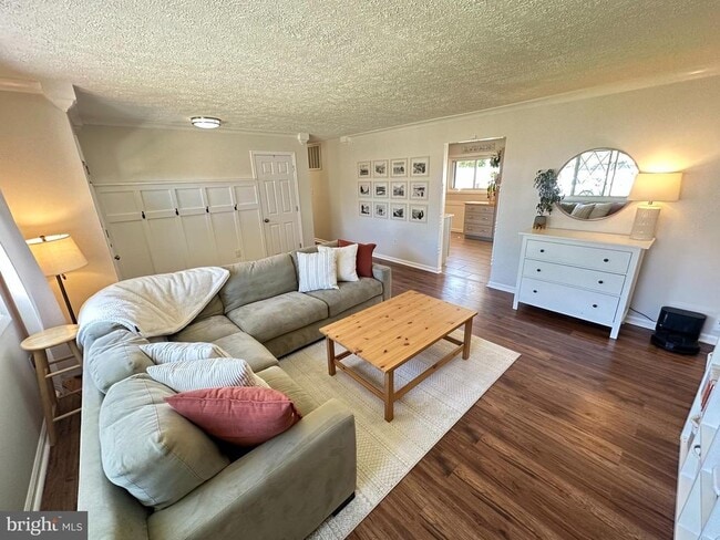 Building Photo - 10411 Farrar Ave