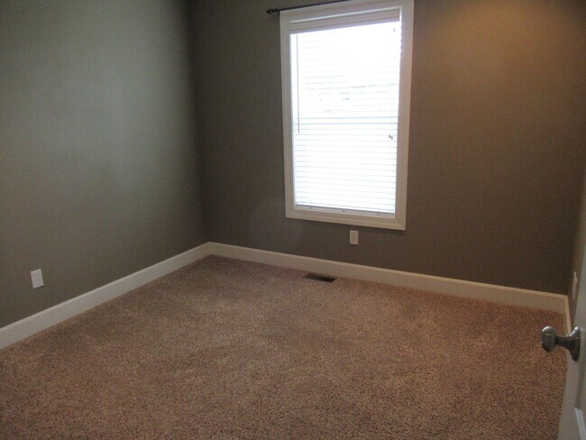 Building Photo - Charming 3 bedroom, 2 bath in Columbia Falls