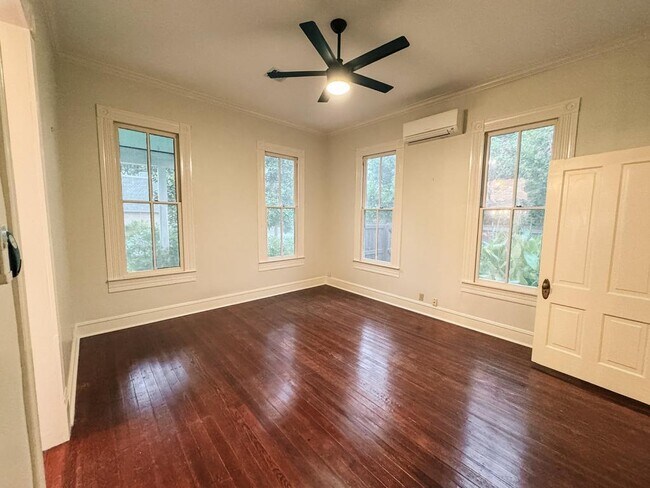 Building Photo - 305 W Brazos St