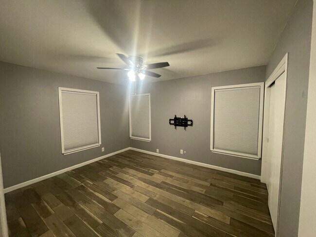 Building Photo - Woodlawn Estate – Updated 3 Bedroom Home f...