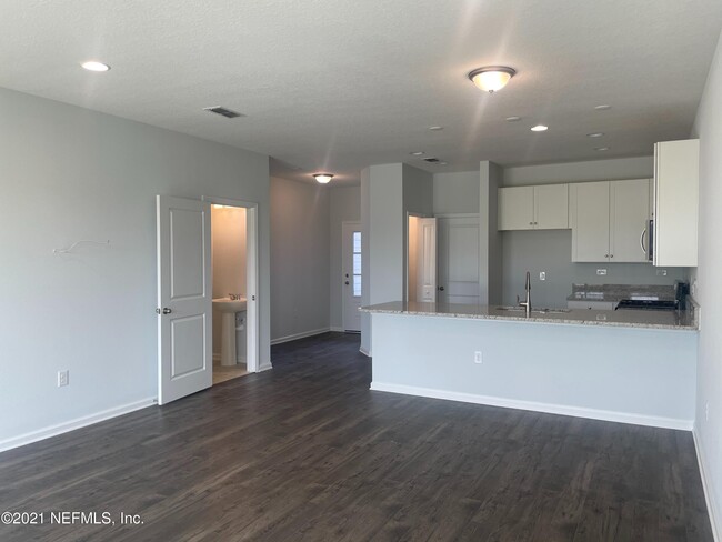 Building Photo - 34 Pinebury Ln