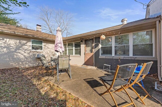 Building Photo - 601 Hanson Ave