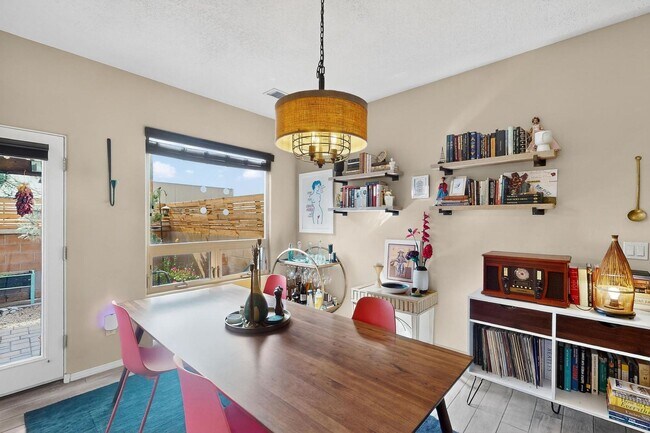 Building Photo - Sawmill District Townhouse 2/BD2/Story 2.5...
