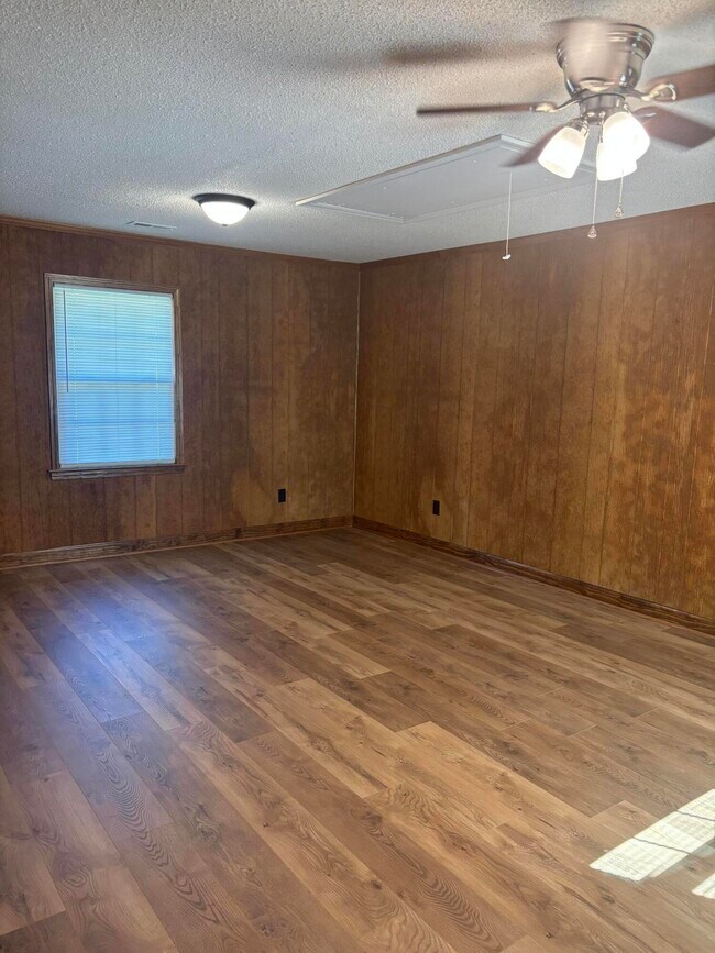 Building Photo - 855 Whatley St