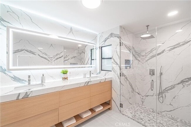 Building Photo - 8566 Hollywood Blvd