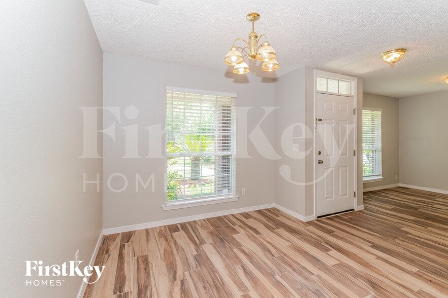 Building Photo - 9759 Redbird Creek Dr S