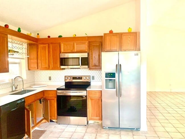 Building Photo - 107 Gibraltar St