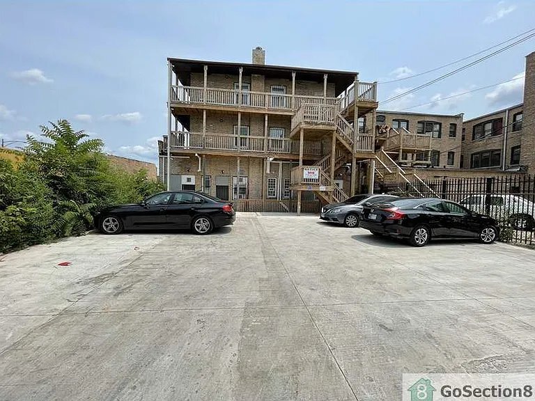 Building Photo - 8246 S Racine Ave