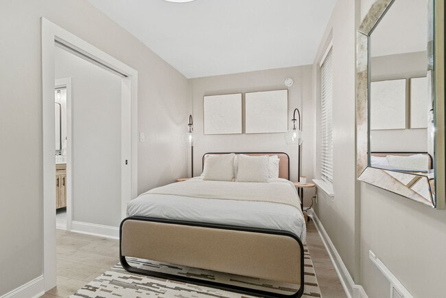 Building Photo - 218 4th St SE