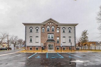 Building Photo - 33 Second St