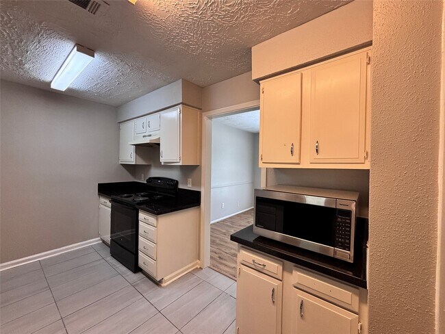Building Photo - 203 Woodvale St