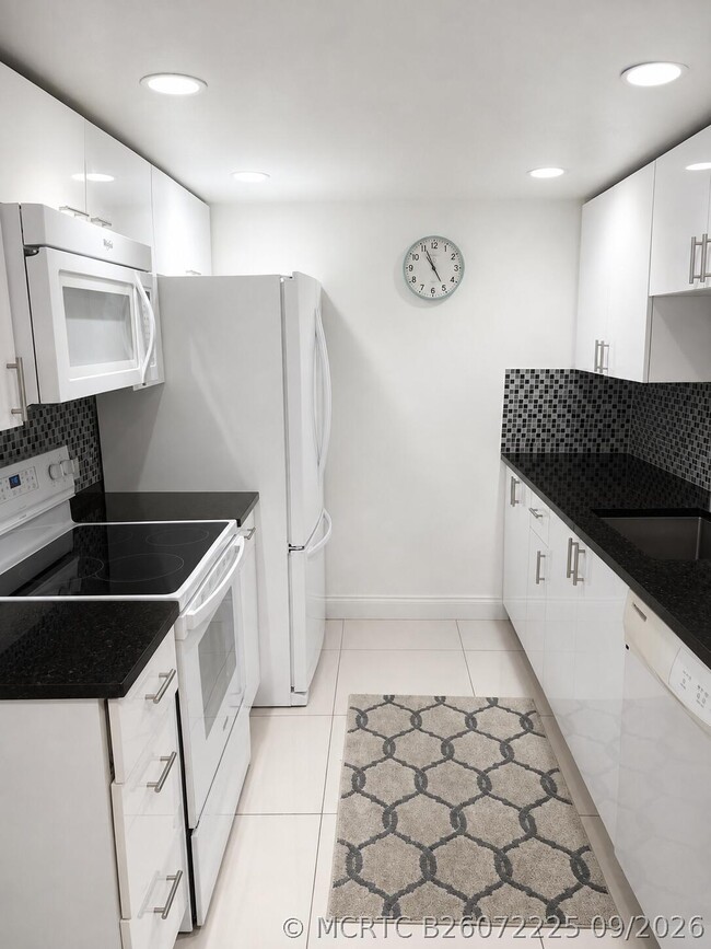 Building Photo - 4302 Martinique Cir