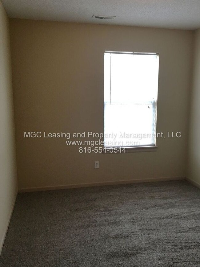 Building Photo - SOUTH GARDEN TOWNHOMES - Pet Friendly!