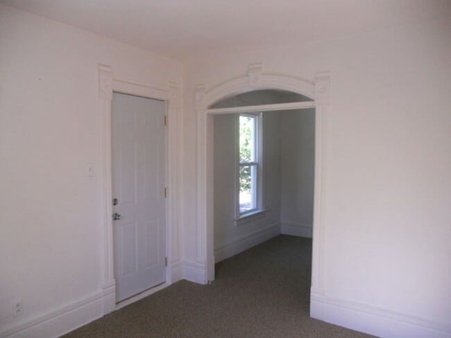 Building Photo - 205 1/2 Park Street