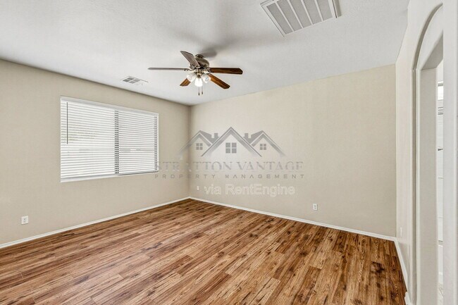 Building Photo - 44212 W Cydnee Dr
