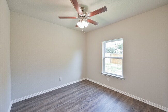 Building Photo - NO ADMIN FEE- SAVINGS OF $300.00!