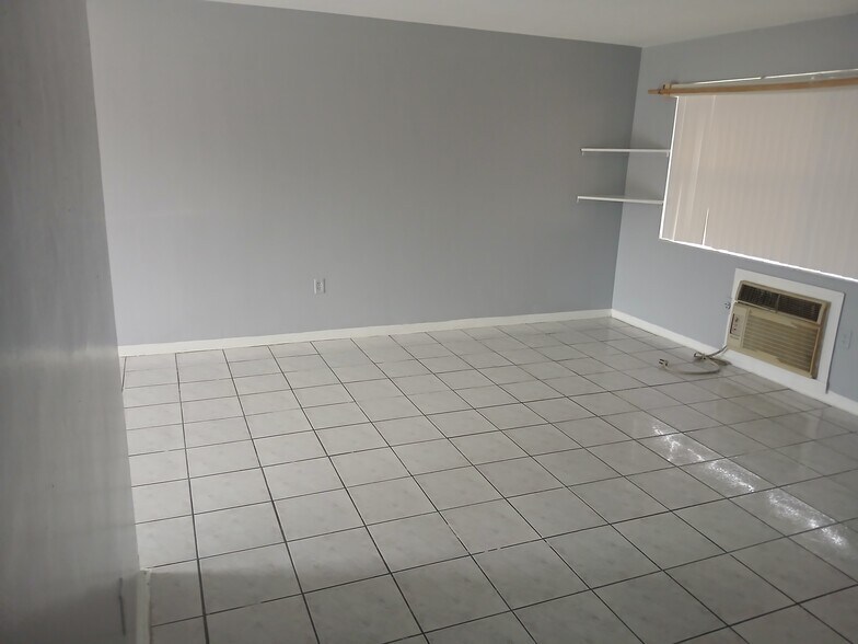 Building Photo - 7640 Pembroke Rd