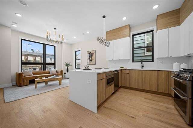 Building Photo - 27 Graham St