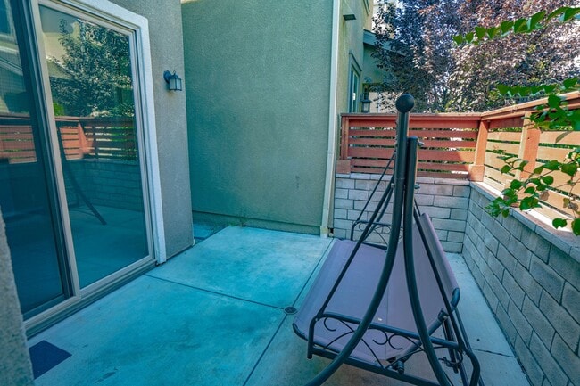 Building Photo - COMING SOON! Modern 3-Bedroom Home in Nort...