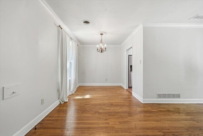 Building Photo - 3784 Philwood Ave