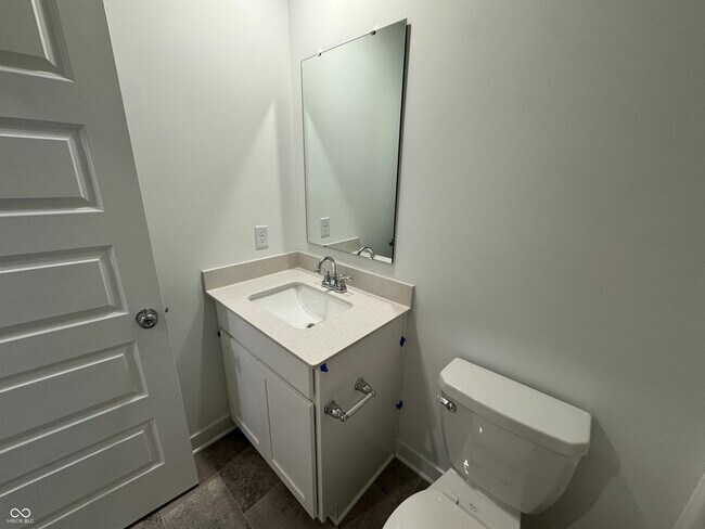 Building Photo - 2925 Grand Rdg Dr