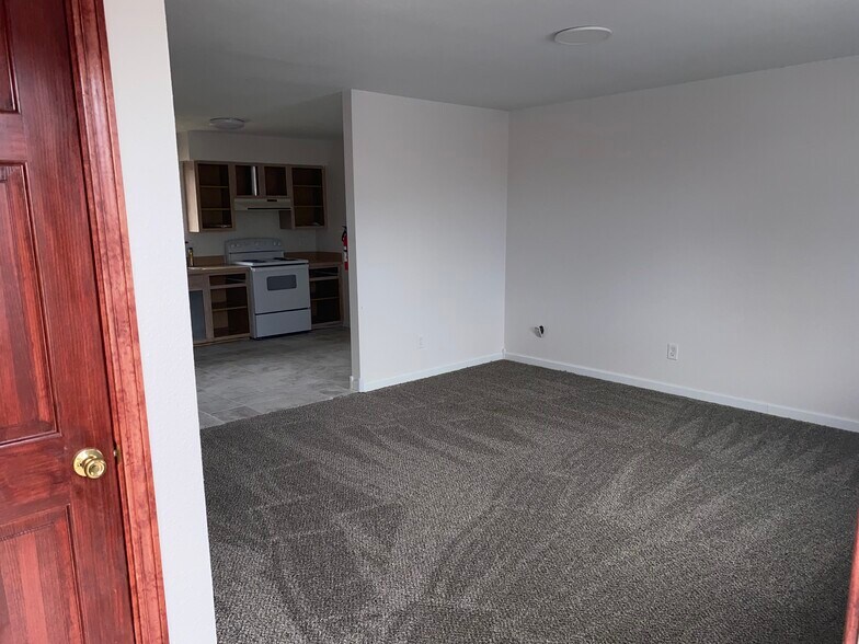 Building Photo - 404 W 5th Ave