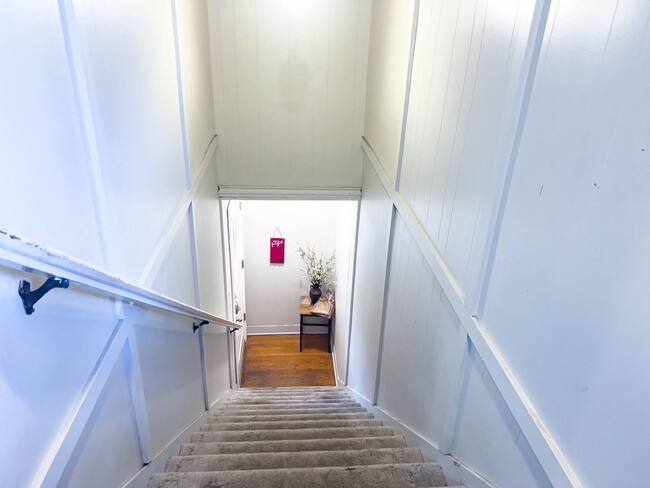 Building Photo - 208 W 31st St