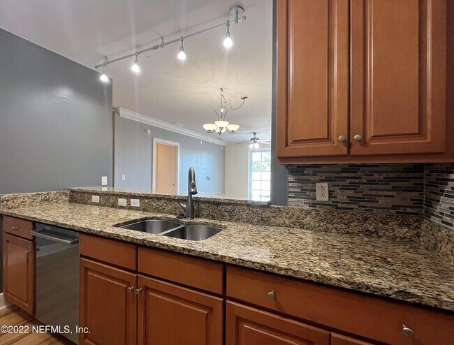 Building Photo - 1661 Riverside Ave