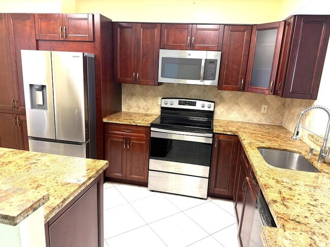 Building Photo - 7076 Huntington Ln