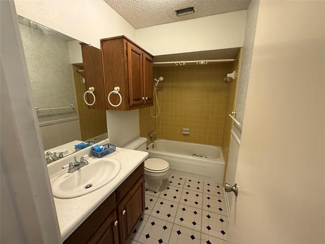 Building Photo - 1527 Sharon Dr