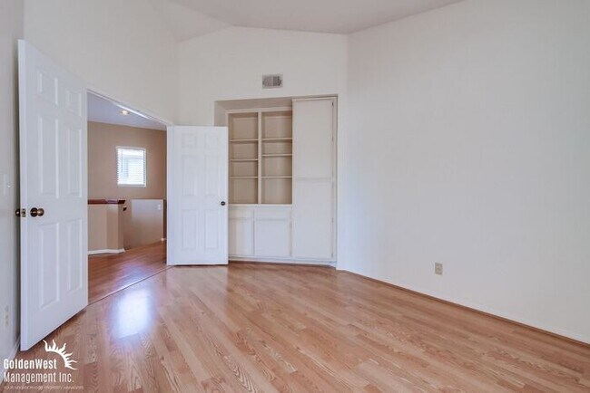 Building Photo - Lovely 3Bdm 2Ba Patio Home Located in the ...