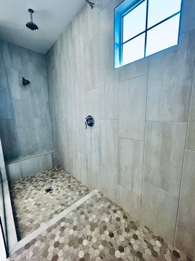Building Photo - 72 Verde Rosa Dr