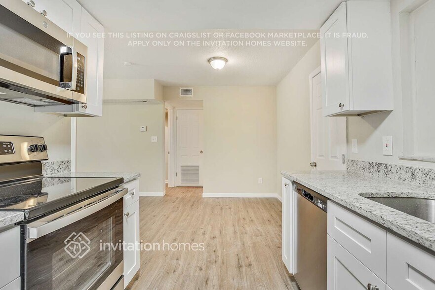 Building Photo - 4033 Castlegate Dr