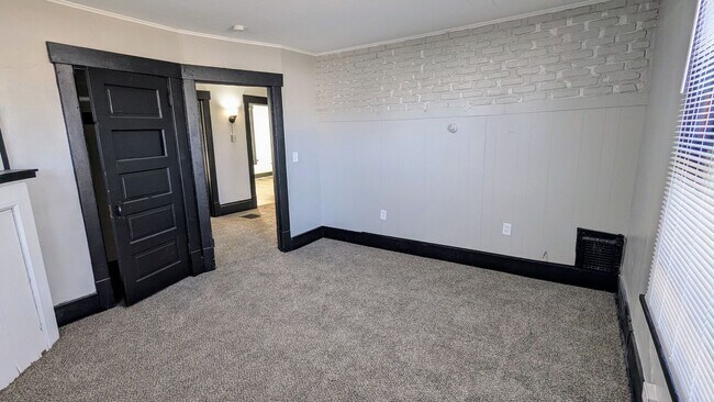 Building Photo - Schonfeld Holdings, LLC (916 6th St)