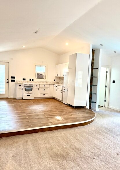 Building Photo - 5746 Velasco Ave
