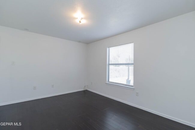 Building Photo - 716 Nazareno St