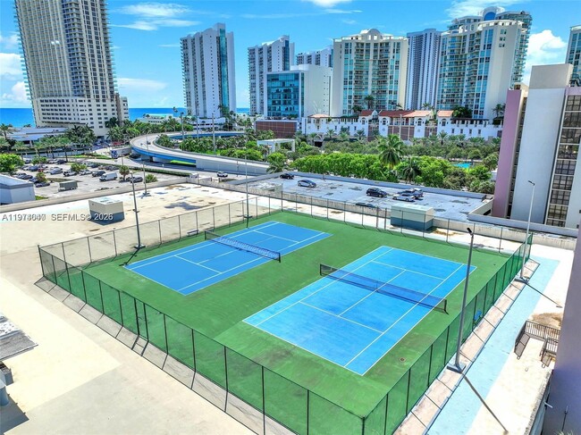 Building Photo - 17021 N Bay Rd