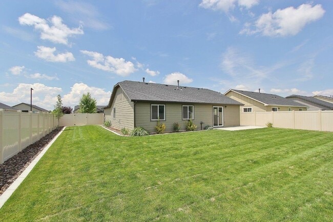 Building Photo - Clean Single-Level Home in Quiet Neighborhood