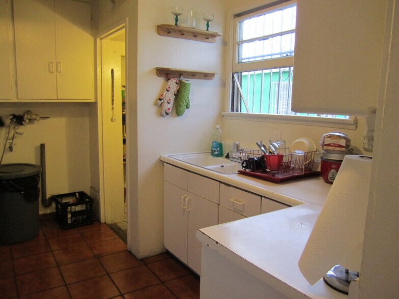 Building Photo - 10420 Buford Ave