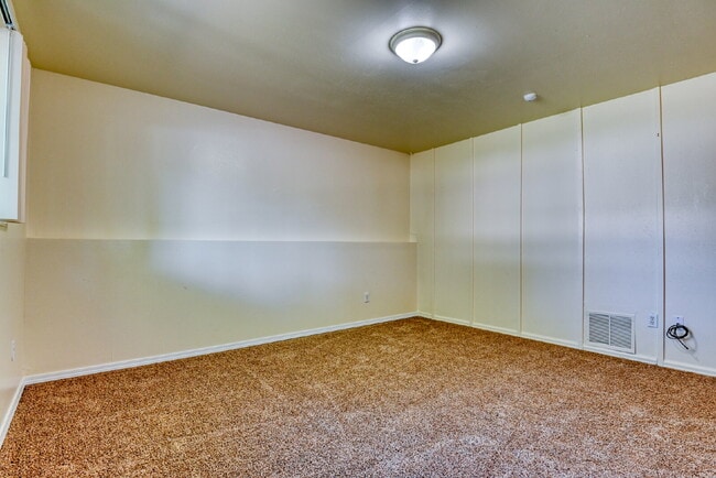 Building Photo - Fantastic Home In Village Seven For Rent