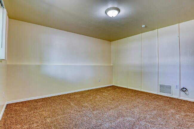 Building Photo - Fantic Home In Villege Seven For Rent