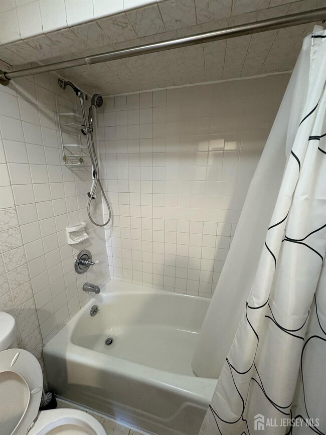 Building Photo - 33 Hermann St