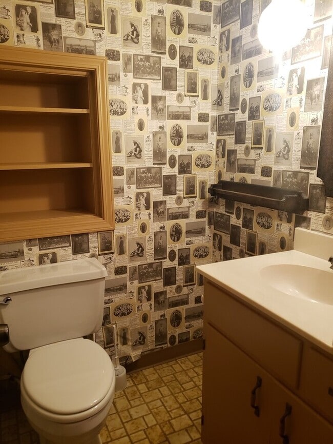 Building Photo - Remodeled Raytown Home-Available NOW!!
